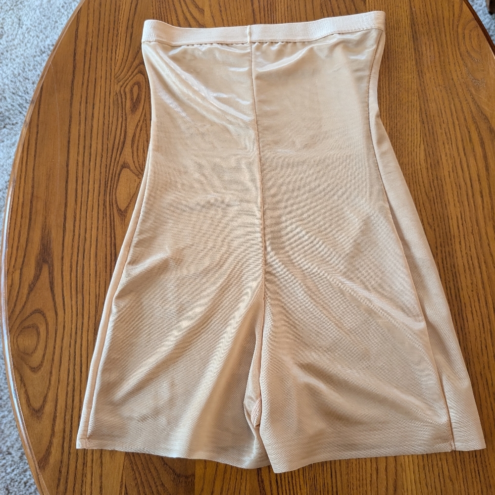 Skims Seamless Nude Shapewear Shorts, Size S